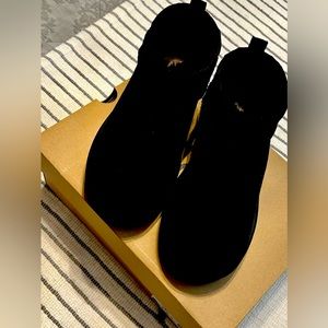 UGG  BOOTIES
Classic Ultra Mini
Color: black
Size: 8